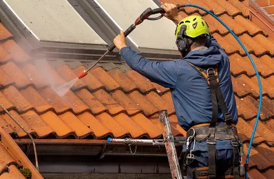 Démoussage et hydrofuge de toiture à Pechbonnieu
